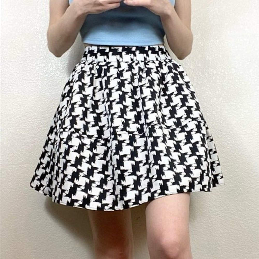Express black & white houndstooth skirt